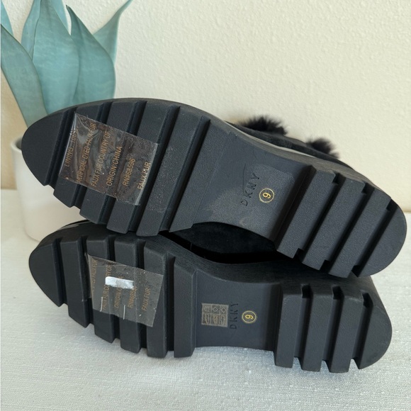 New DKNY Black Suede Platform Faux Fur Ankle Boots - Picture 12 of 12